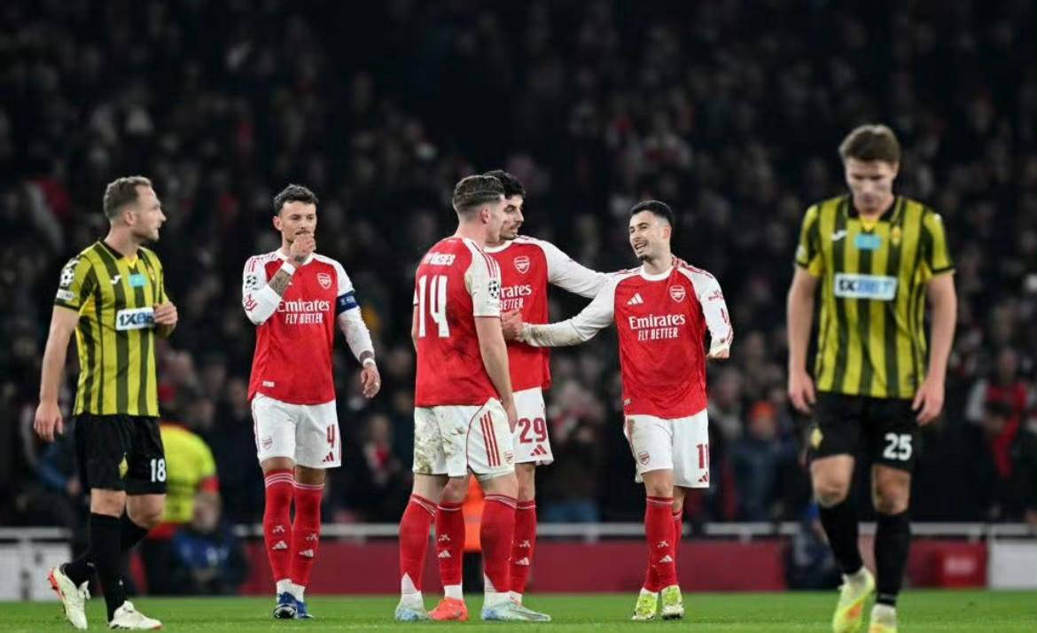 无敌！欧冠第一！夺冠热门创造历史，全胜锁定头名，曼城惊险出线