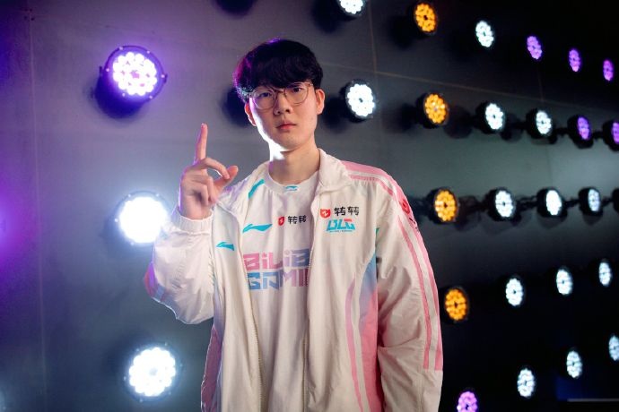 LPL发布BLG赛后返图：碧帆映前路，破浪定首胜